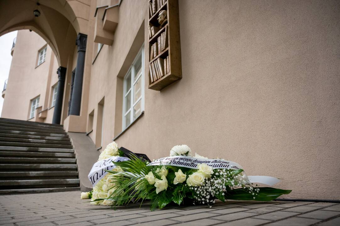 Prie V. Staniulio knygyno atidengta atminimo lenta