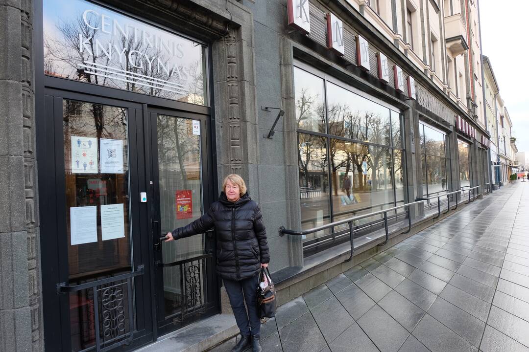 Nuotaika: Z.Gaižauskaitė džiaugiasi kalėdinėmis nuotaikomis Laisvės alėjoje. 