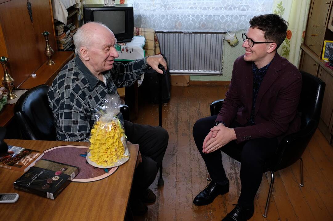 Buvęs Kauno valstybinio muzikinio teatro artistąs ir Martynas Levickis (dešinėje)