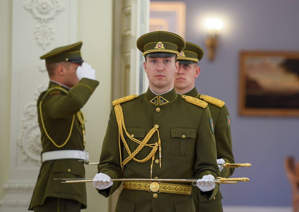 R. Baltrėnui ir M. Steponavičiui užsegti generolų antpečiai