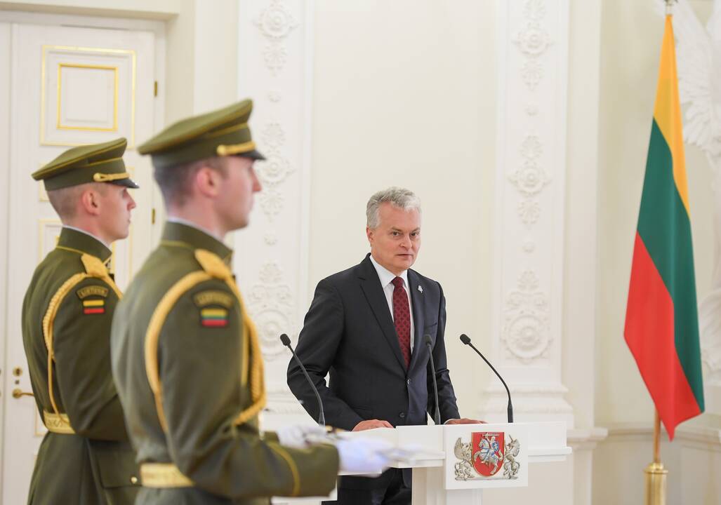 R. Baltrėnui ir M. Steponavičiui užsegti generolų antpečiai