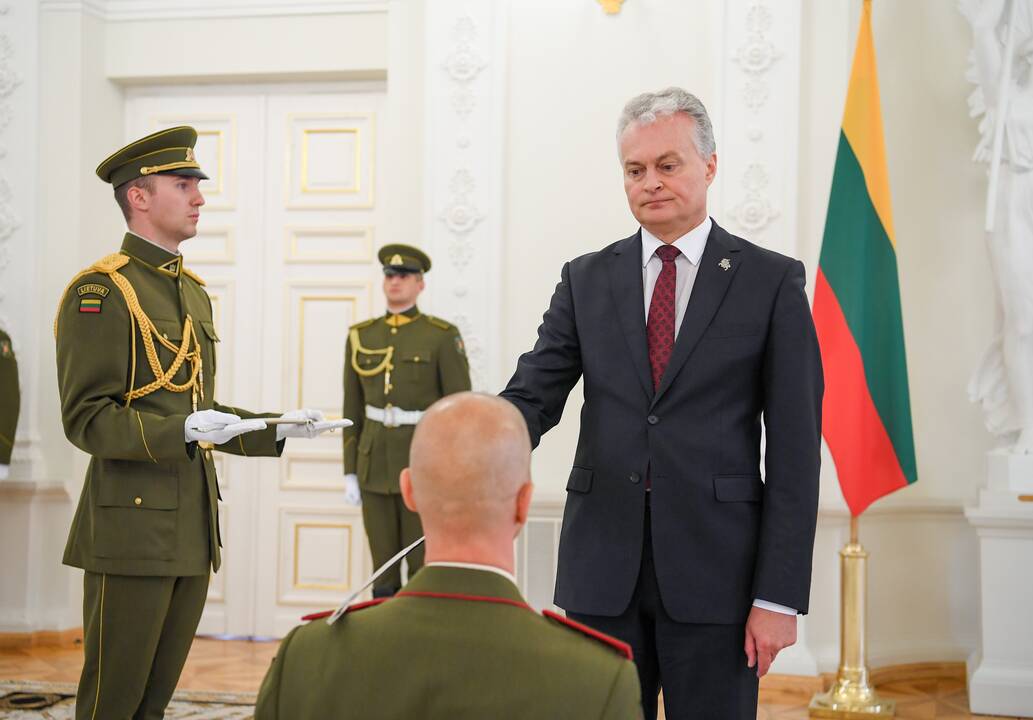R. Baltrėnui ir M. Steponavičiui užsegti generolų antpečiai
