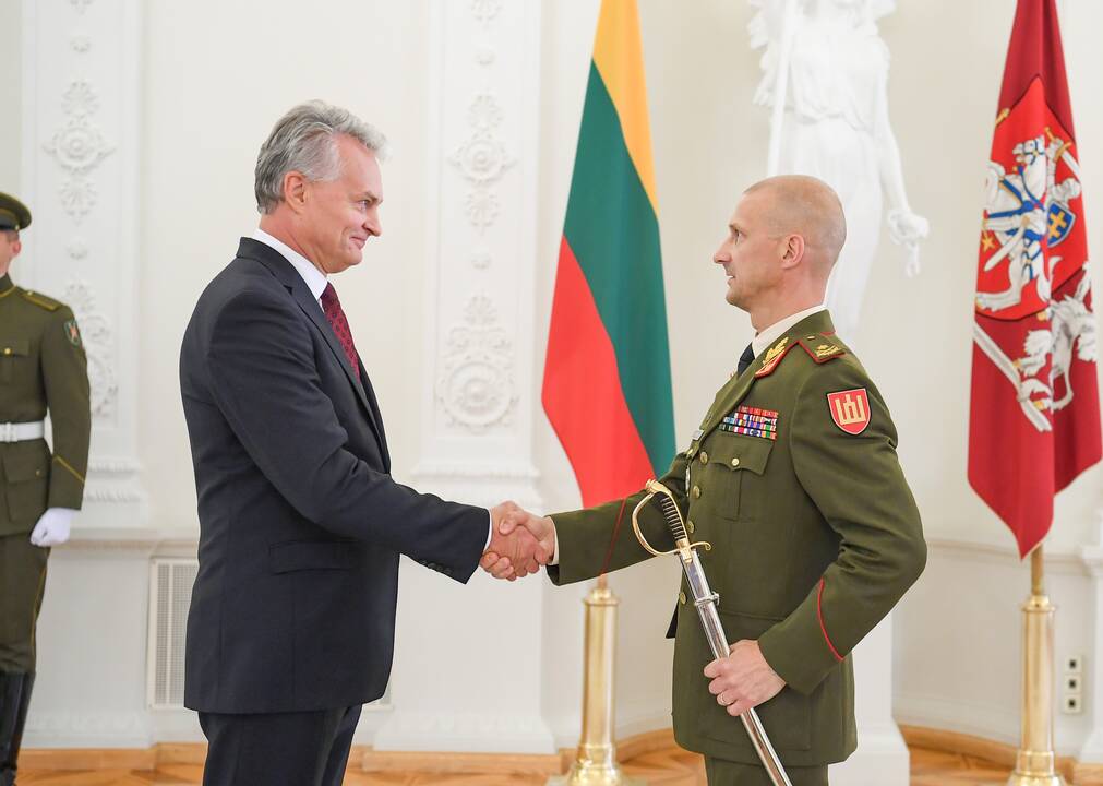 R. Baltrėnui ir M. Steponavičiui užsegti generolų antpečiai