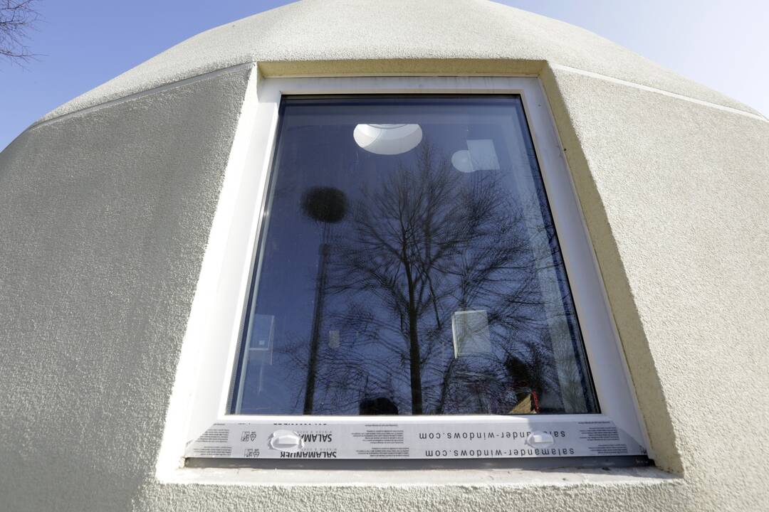  Egzotiška: apvalios formos vaikų lauko darželio pastatai iš tolo traukia žvilgsnį.
