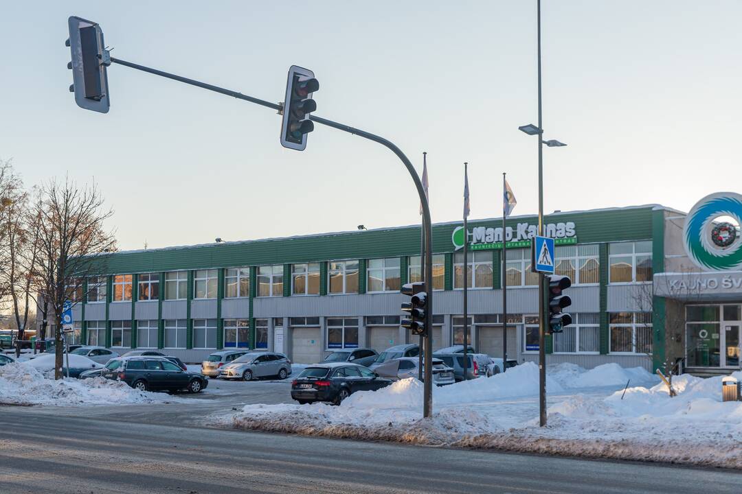 Patogiau: S. Žukausko ir P. Lukšio gatvių sankryžoje posūkiui į dešinę įrengta atskira eismo juosta.