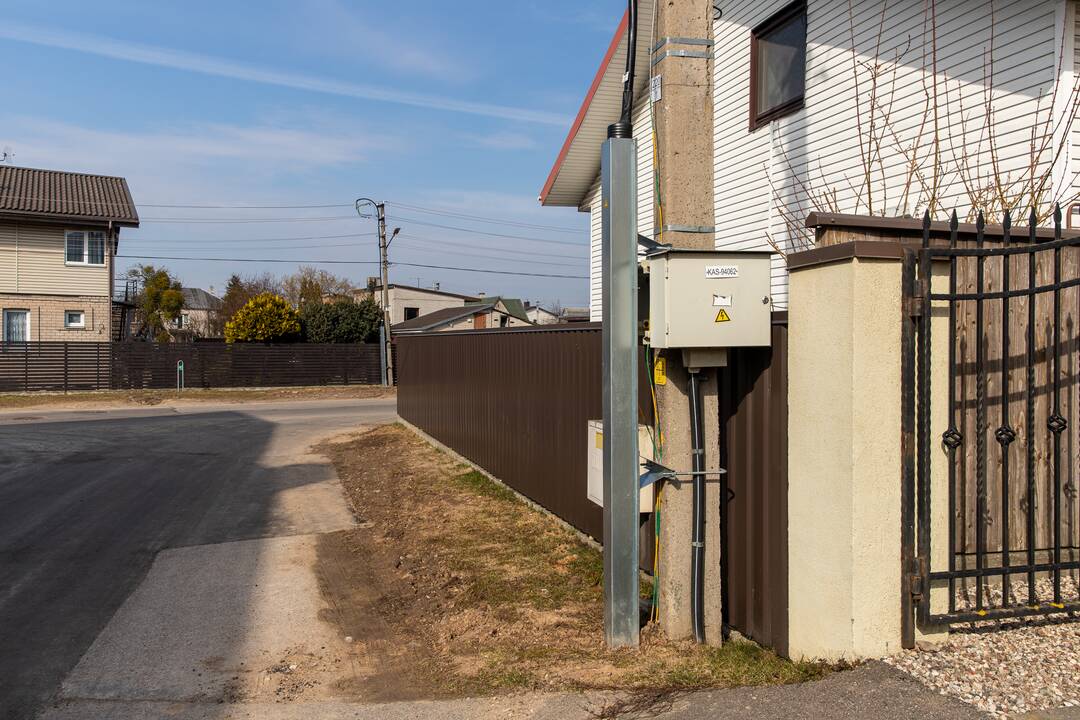 Skundas: įsirengus ant stogo saulės elektrinę, ESO paskaičiavo kosminę kainą už jos prijungimą prie tinklų.