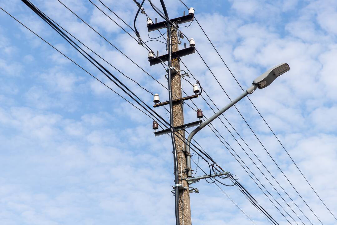 Skundas: įsirengus ant stogo saulės elektrinę, ESO paskaičiavo kosminę kainą už jos prijungimą prie tinklų.