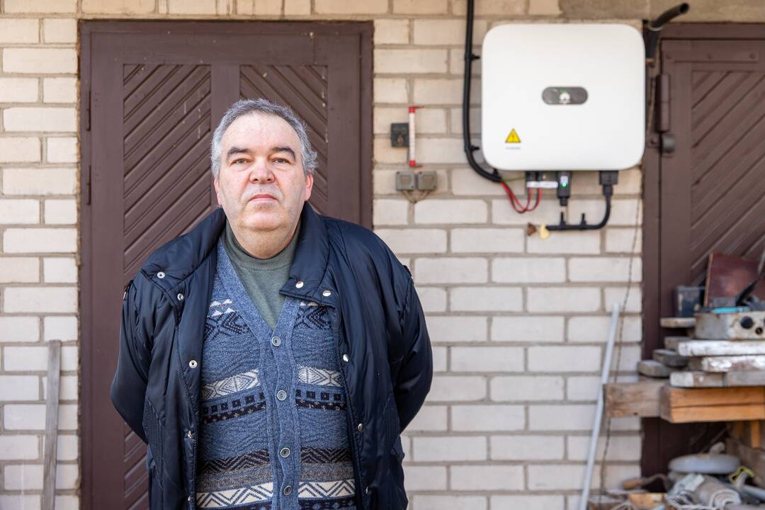 Skundas: įsirengus ant stogo saulės elektrinę, ESO paskaičiavo kosminę kainą už jos prijungimą prie tinklų.