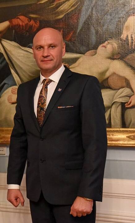 Trispalvė: kažin ar nors vienas žemaitis yra regėjęs estiškos vėliavos spalvas primenantį derinį – vienas kretingiškis pareiškė, kad tai yra istorinė Žemaitijos vėliava.