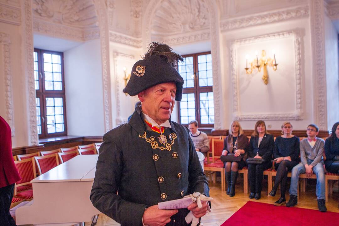 Atminimas: už tai, ką padarė miestui, K.Ignatavičius dėkoja savo žmonai, todėl ir knygą skiria jai.