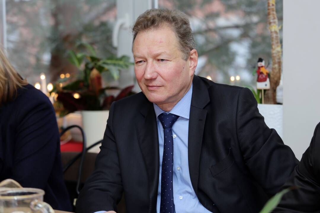 Kandidatai: KU rektoriumi norą pareiškė tapti du pretendentai – dabartinis universiteto vadovas A. Razbadauskas (kairėje) ir prieš tai universitetui vadovavęs E. Juzeliūnas.