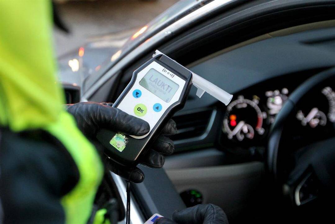 Pranešta apie girtą vairuotoją Ramučiuose: pažeidėjo ieško policija