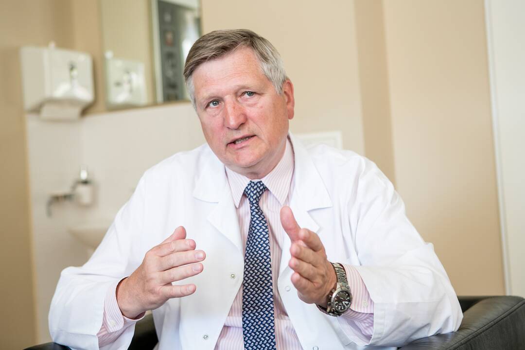 Išskirtinis: R. Benetis prieš du dešimtmečius vadovavo pirmajai širdies persodinimo operacijai Kaune.
