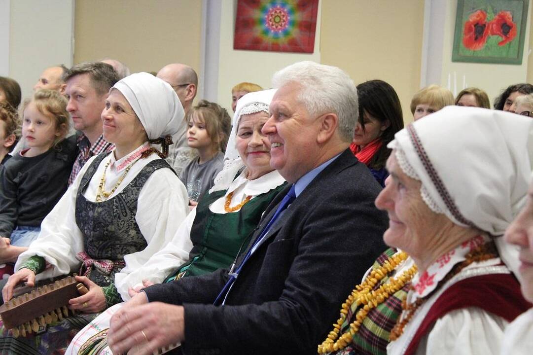 Selemonas Paltanavičius (viduryje)
