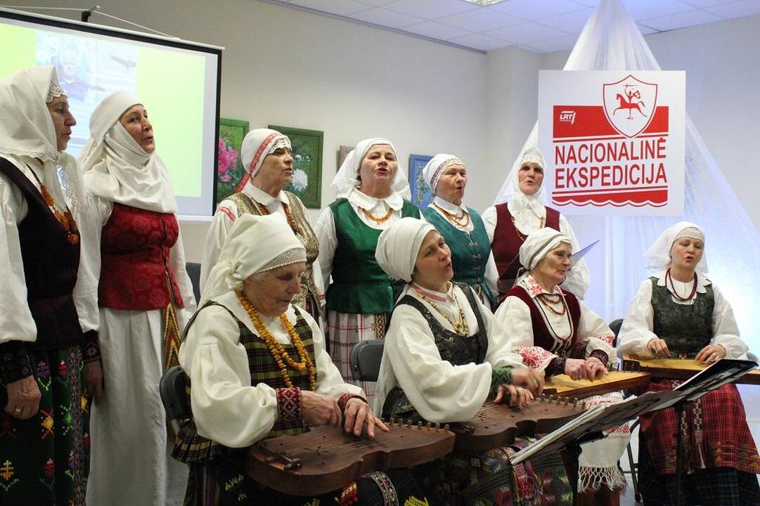 Selemonas Paltanavičius (viduryje)
