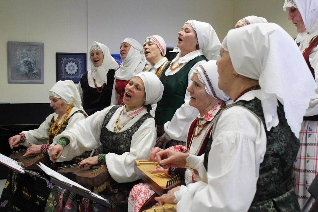 Selemonas Paltanavičius (viduryje)