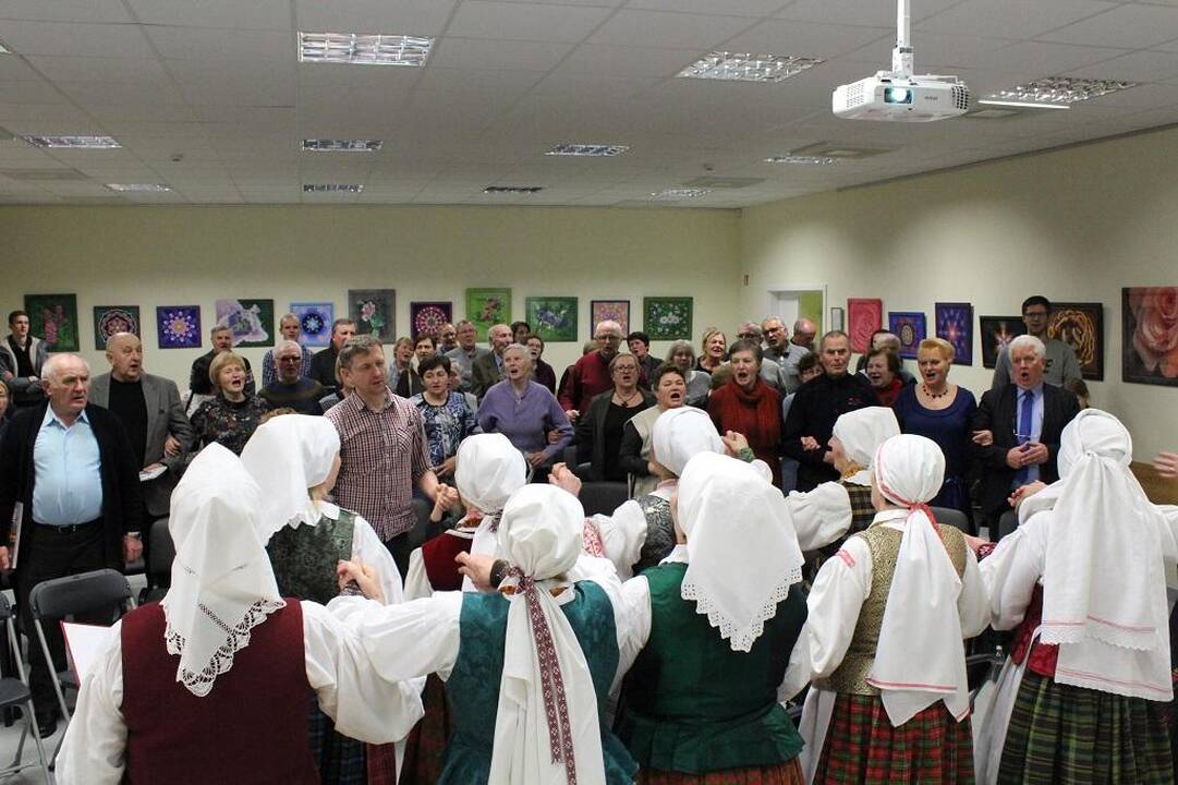 Selemonas Paltanavičius (viduryje)