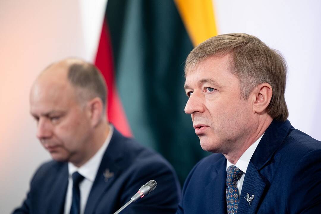 Aurelijus Veryga (kairėje) ir Ramūnas Karbauskis