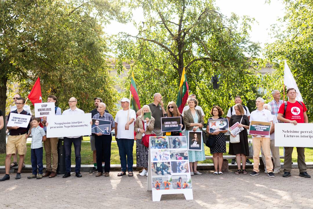 Protestas dėl Lietuvos gyventojų genocido ir rezistencijos tyrimų centro reformos