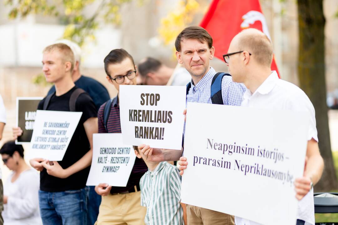 Protestas dėl Lietuvos gyventojų genocido ir rezistencijos tyrimų centro reformos