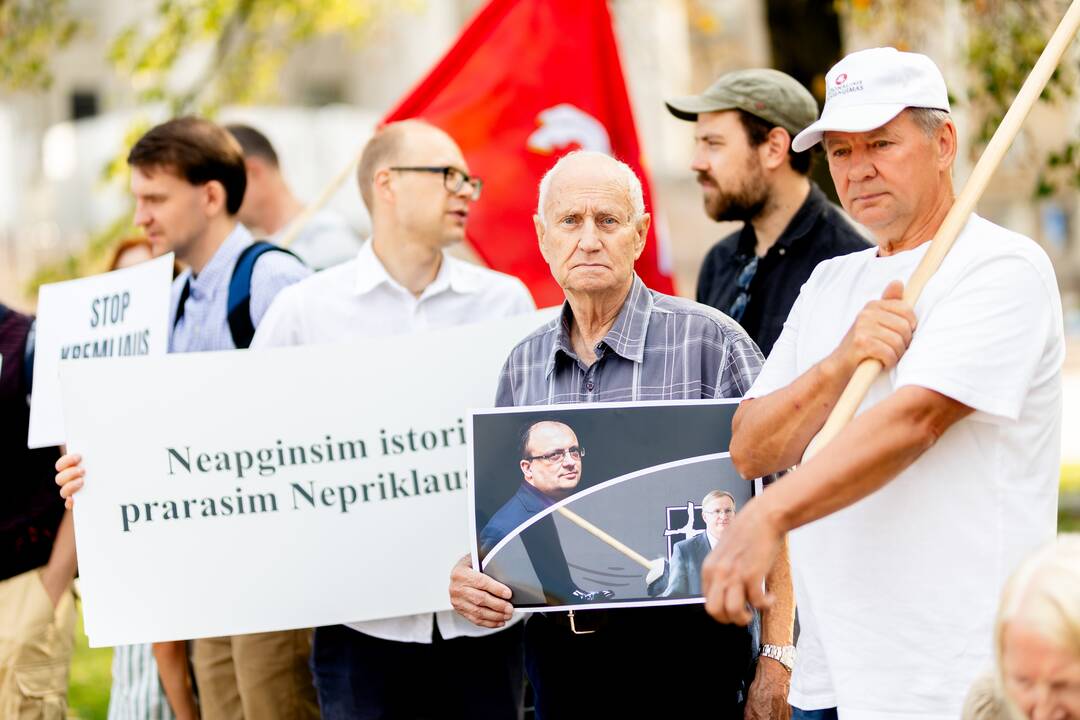 Protestas dėl Lietuvos gyventojų genocido ir rezistencijos tyrimų centro reformos