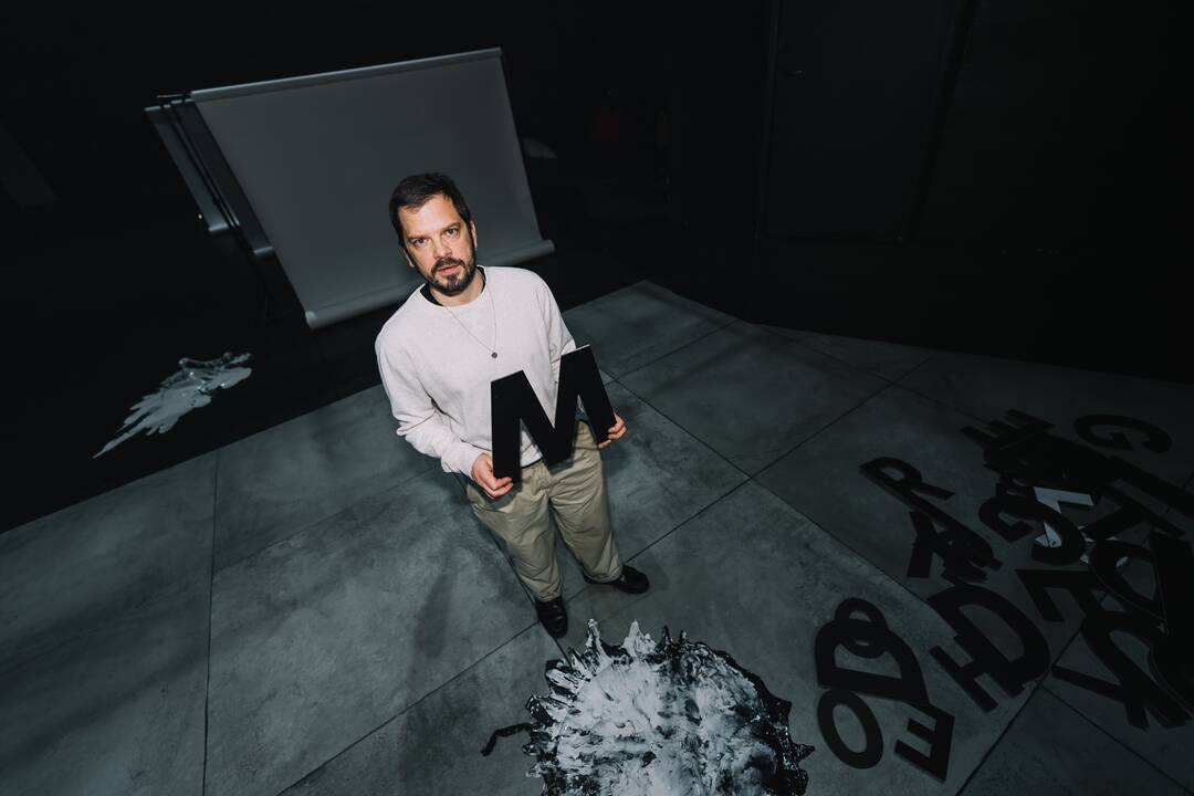 Scena iš Klaipėdos dramos teatre į sceną žengiančio naujo spektaklio „Lost Lost Lost“.