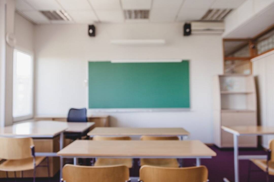 Buvusi gimnazijos direktorė fiktyviai įdarbino du asmenis ir iššvaistė beveik 36 tūkst. eurų?