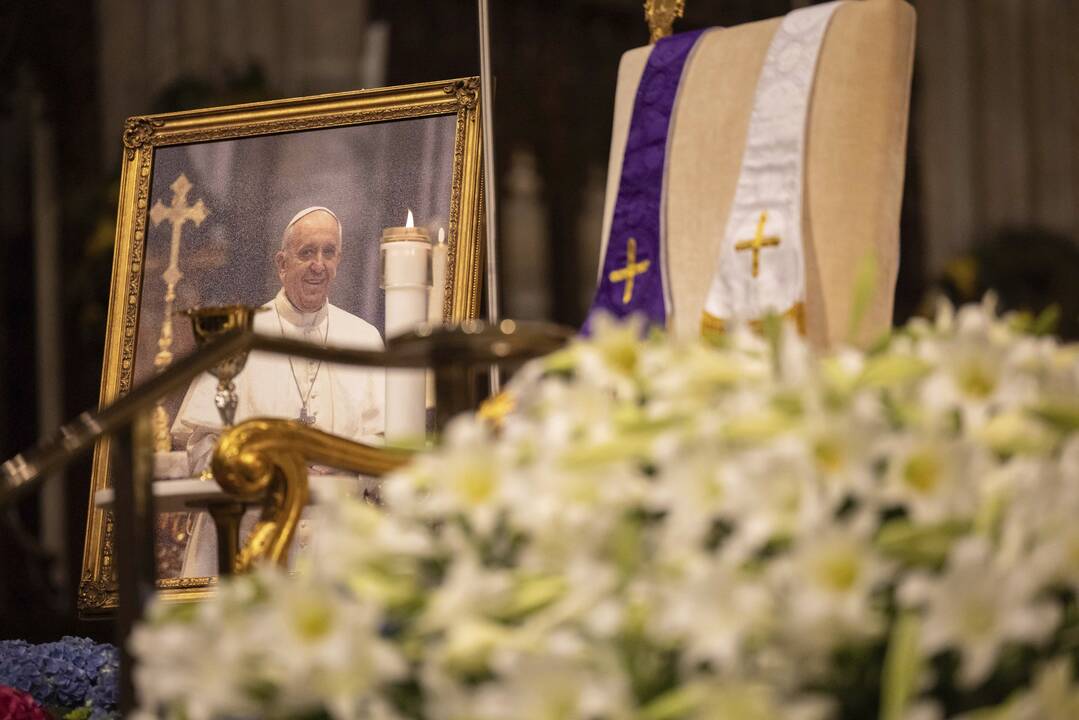 Pasaulis gedi popiežiaus Pranciškaus