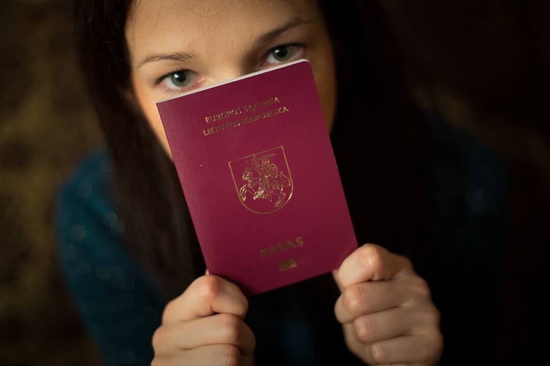 Teismas atidėjo sprendimą dėl ribojimų moterims pasirinkti pavardę su galūne -a