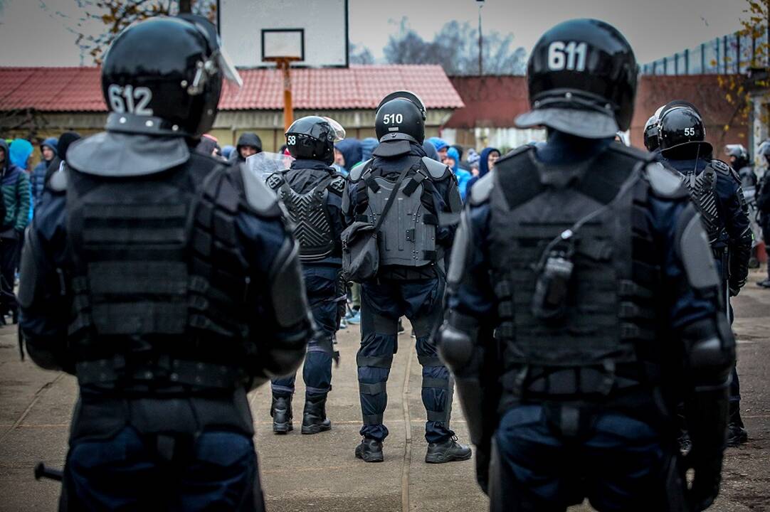 Profsąjungai žadant protestą, Kalėjimų tarnyba tikisi pritraukti daugiau pareigūnų