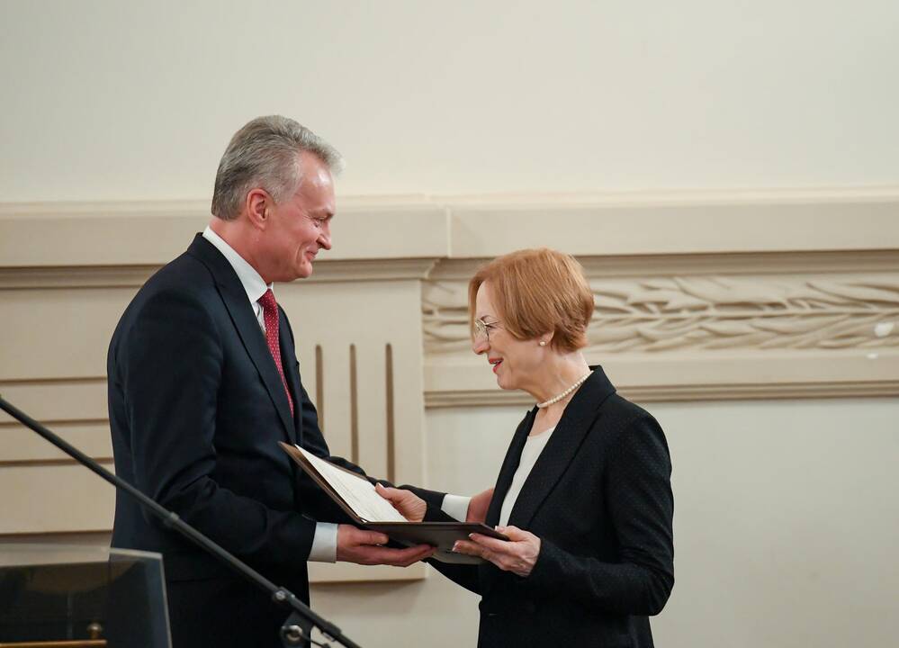 Nijolė Laurinkienė (antra iš dešinės)