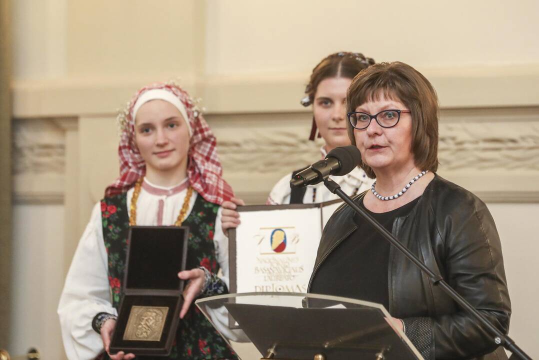 Nijolė Laurinkienė (antra iš dešinės)