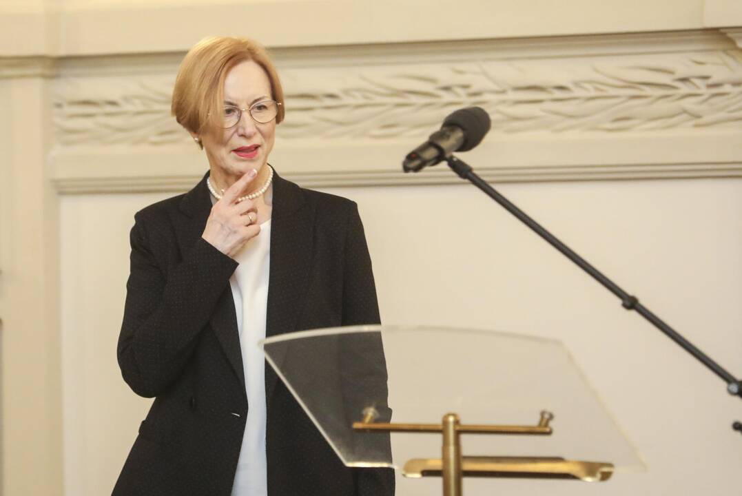 Nijolė Laurinkienė (antra iš dešinės)