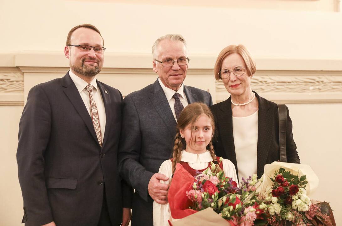 Nijolė Laurinkienė (antra iš dešinės)