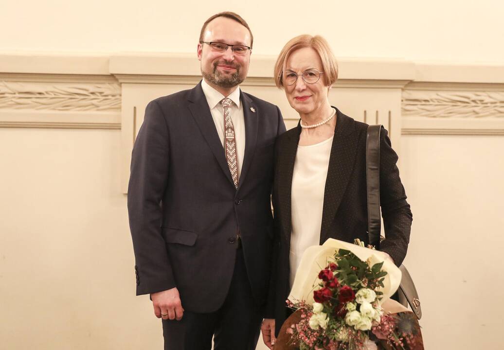Nijolė Laurinkienė (antra iš dešinės)