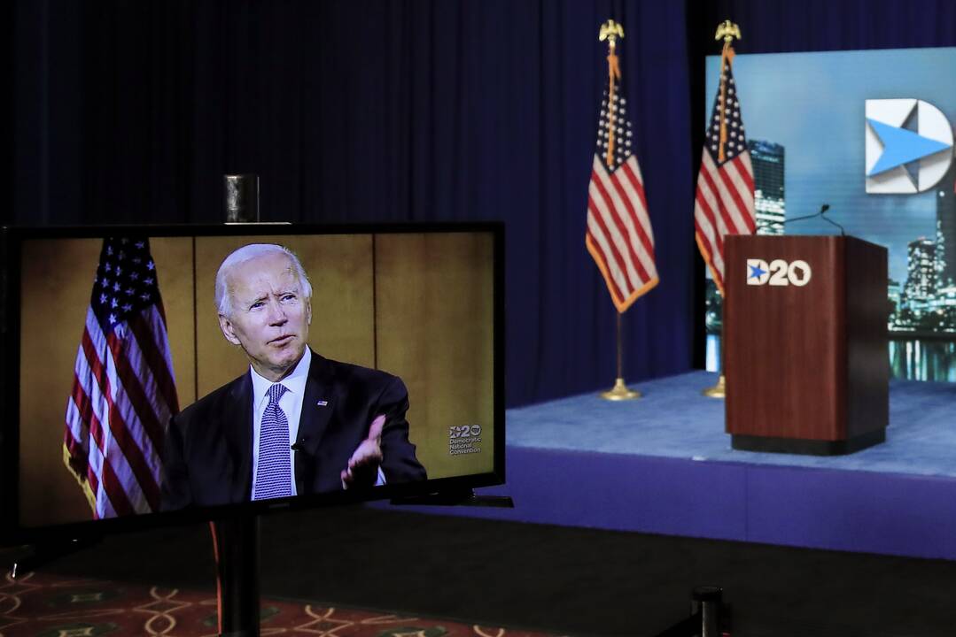 J. Bidenas oficialiai sutiko tapti Demokratų partijos kandidatu į prezidentus