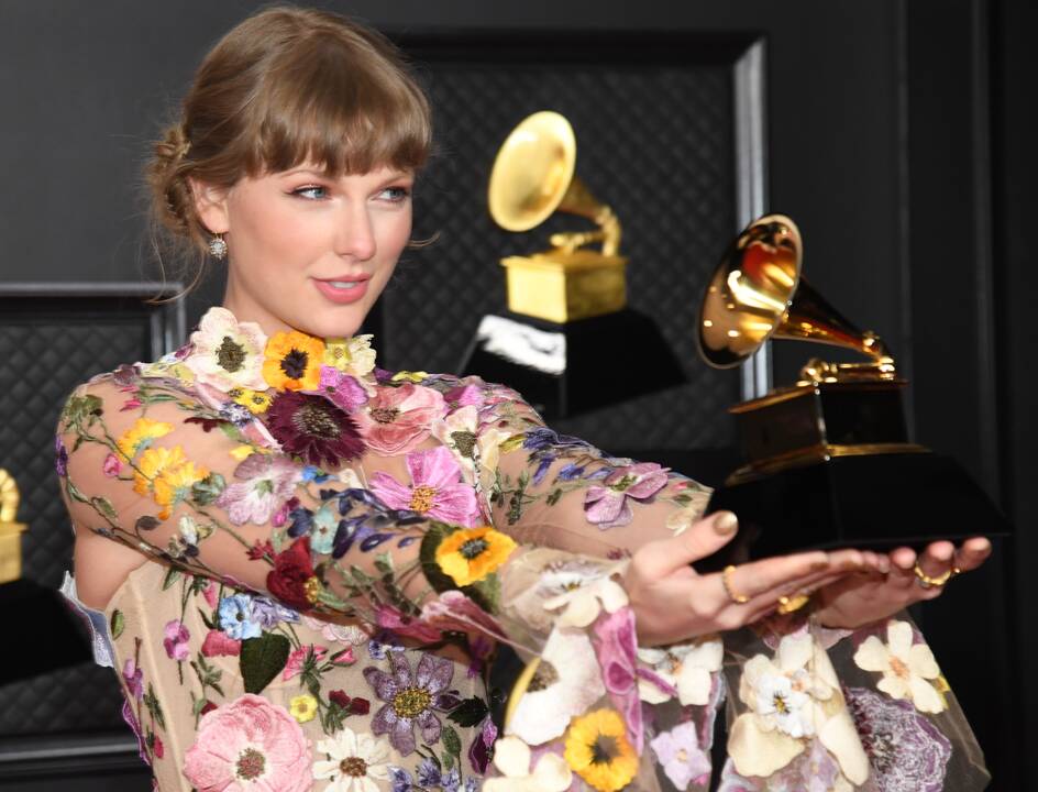 Pagrindiniai „Grammy“ apdovanojimai šiemet atiteko keturioms atlikėjoms