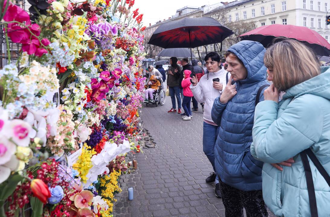 Lvivo centre esantis monumentas žuvusiems Ukrainoje