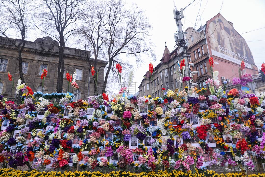 Lvivo centre esantis monumentas žuvusiems Ukrainoje