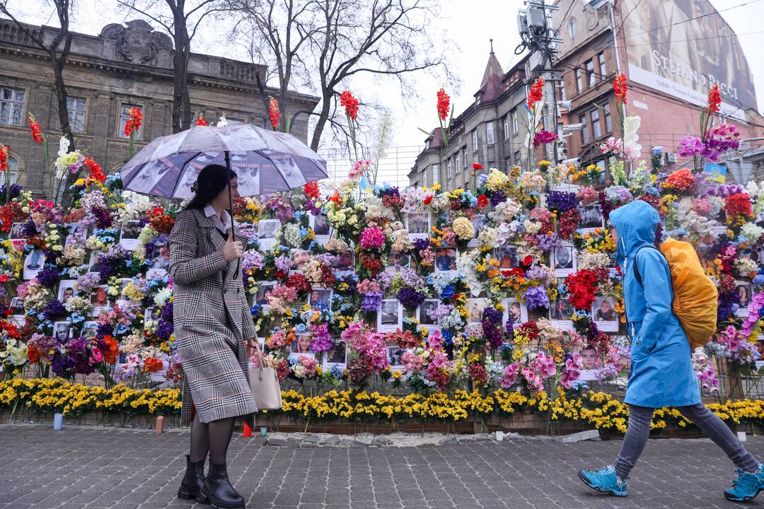 Lvivo centre esantis monumentas žuvusiems Ukrainoje