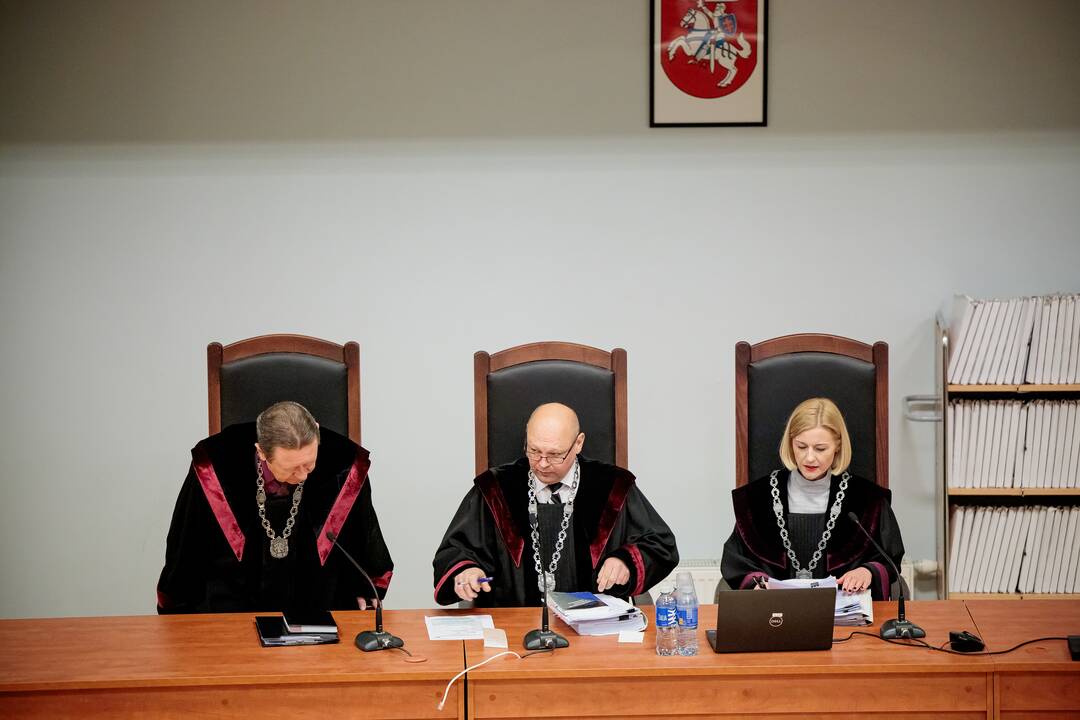Penkiems riaušių prie Seimo bylos kaltinamiesiems už praleistus teismo posėdžius skirtos baudos