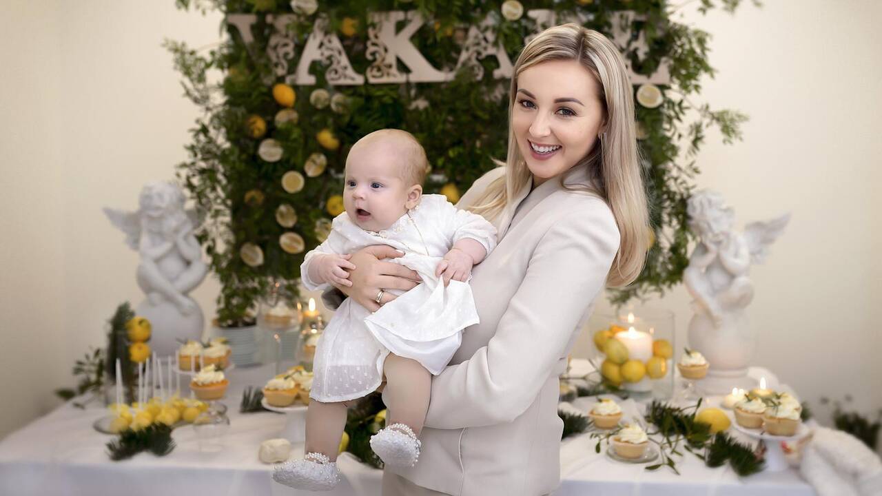 Eglė Straleckaitė-Daugėlė su dukra Vakare