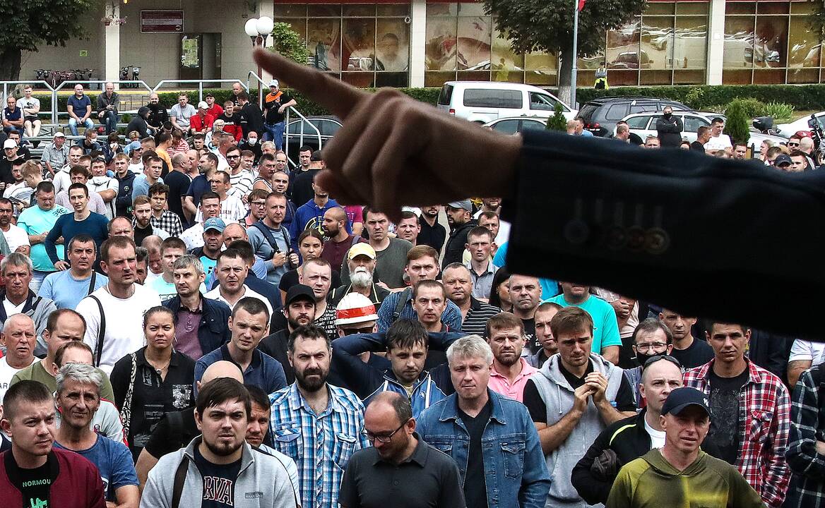 Baltarusijoje vėl suiminėjami protestuotojai