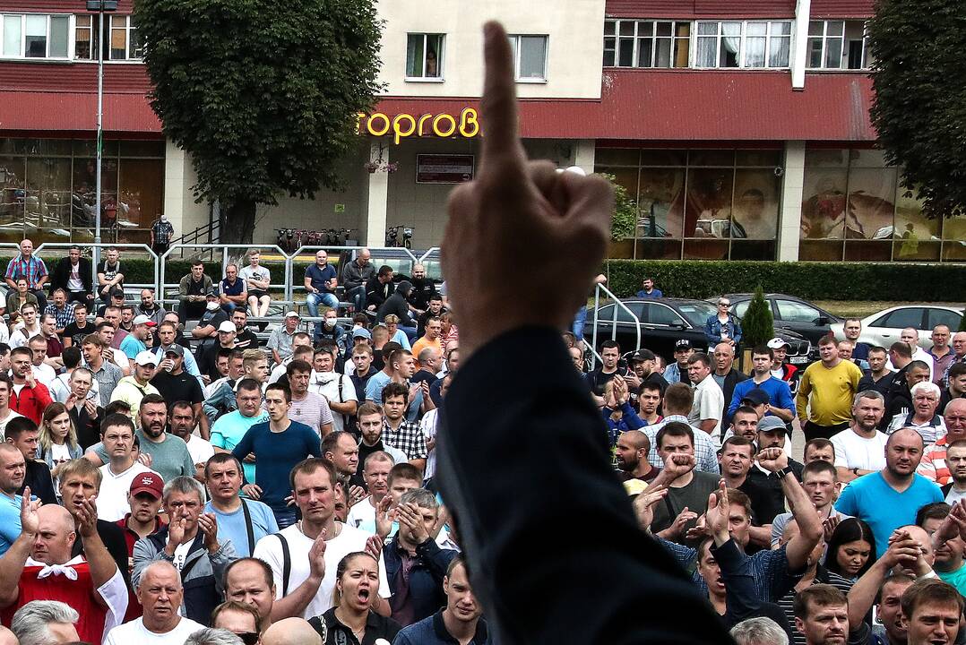 Baltarusijoje vėl suiminėjami protestuotojai