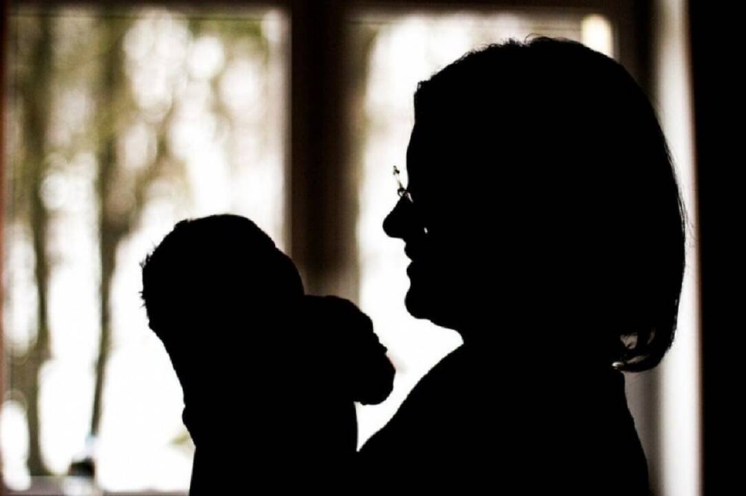 Vyriausybė – už leidimą buvusiems tėvų globėjams išeiti vaiko priežiūros atostogų