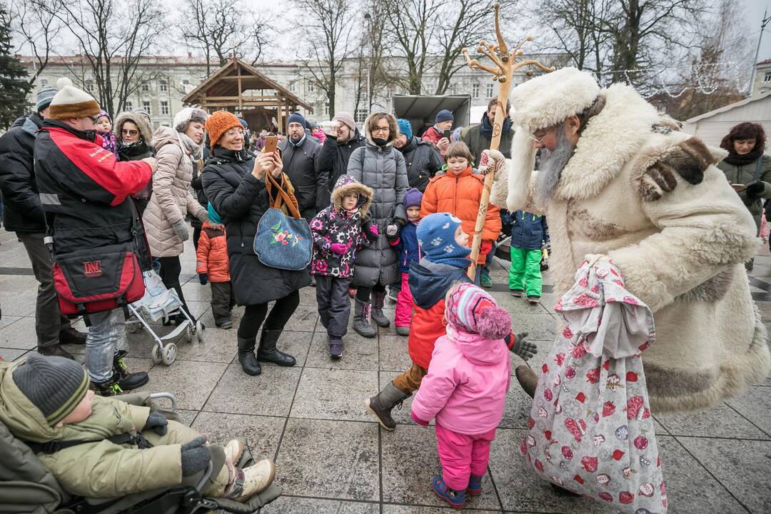 Sostinėje susirinko šeši Kalėdų Seneliai