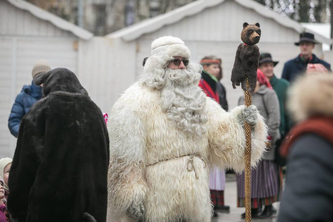 Sostinėje susirinko šeši Kalėdų Seneliai