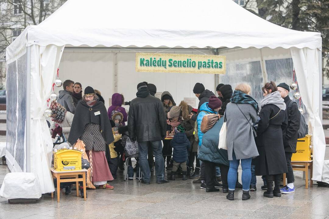 Sostinėje susirinko šeši Kalėdų Seneliai