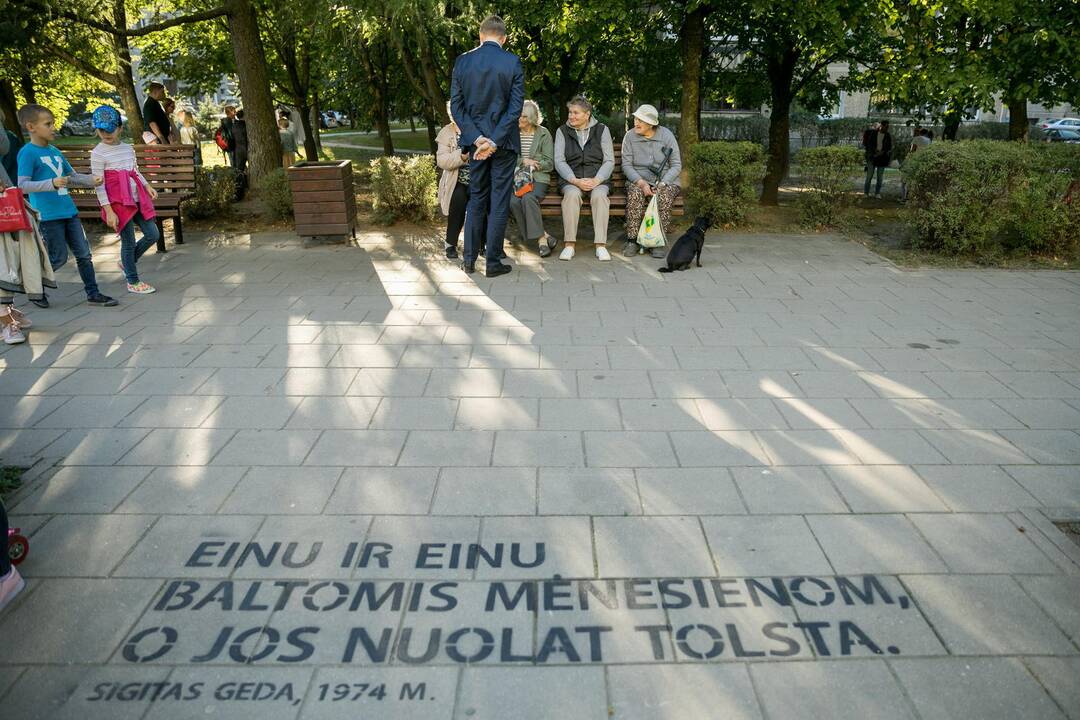 Vilniuje atidaryta poeto S. Gedos vardo alėja