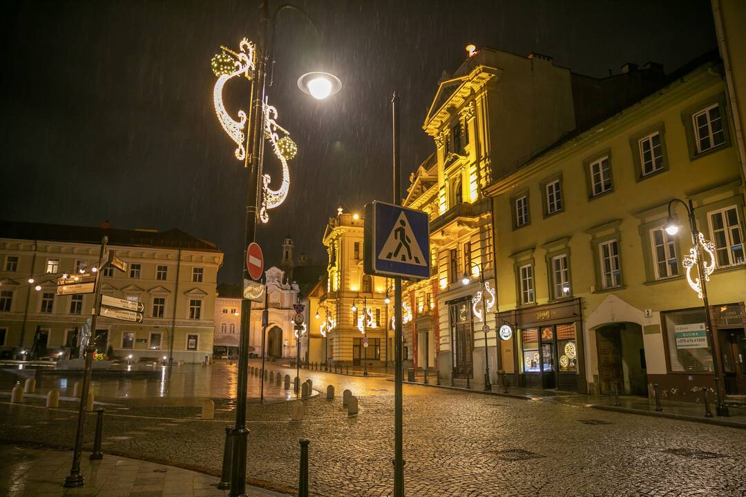 Vilniaus gatvės pasipuošė žiemos šventėms